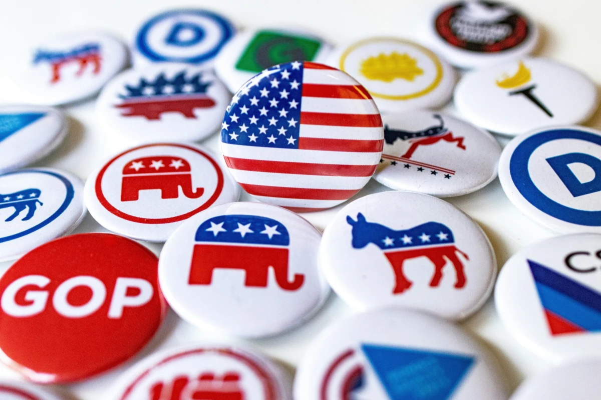 Buttons with American flag and party symbols.